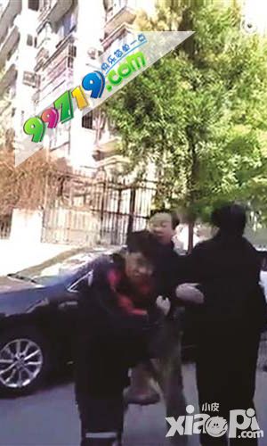 顺丰小哥被打 《疯狂挂传奇》自卫玩法曝光