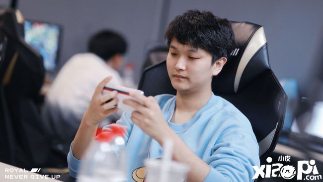 换下猫神,RNGM击败EDGM,晚秋状态回暖拿下MVP!