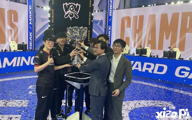 英雄联盟:EDG S11冠军皮肤都选了什么英雄?