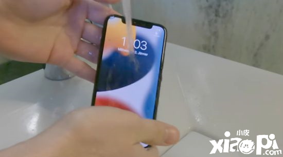 第二部成功改装USB-C的iPhone X 上部被拍出8.6万刀