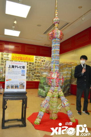 日本高中生利用好吃棒打造中国长城熊猫东方明珠塔等