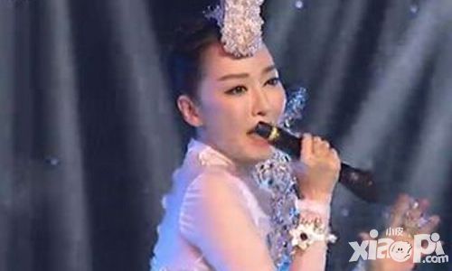 萨顶顶反拿话筒假唱 《去吧海贼王》双赢玩法曝光