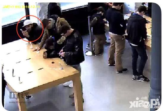 团伙在苹果零售店盗窃iPhone：直接咬断安全线