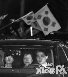 朴槿惠连夜被捕 韩法院称可叛十年以上