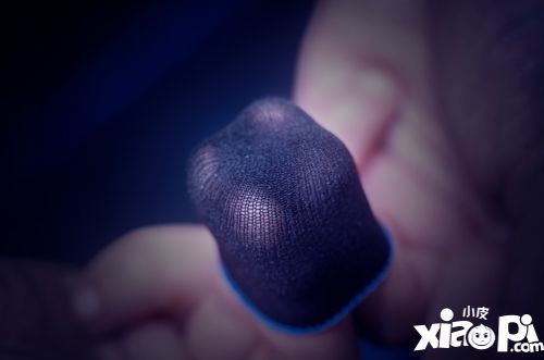 手游外设领跑者飞智科技发布 蜂套2手游指套标杆产品