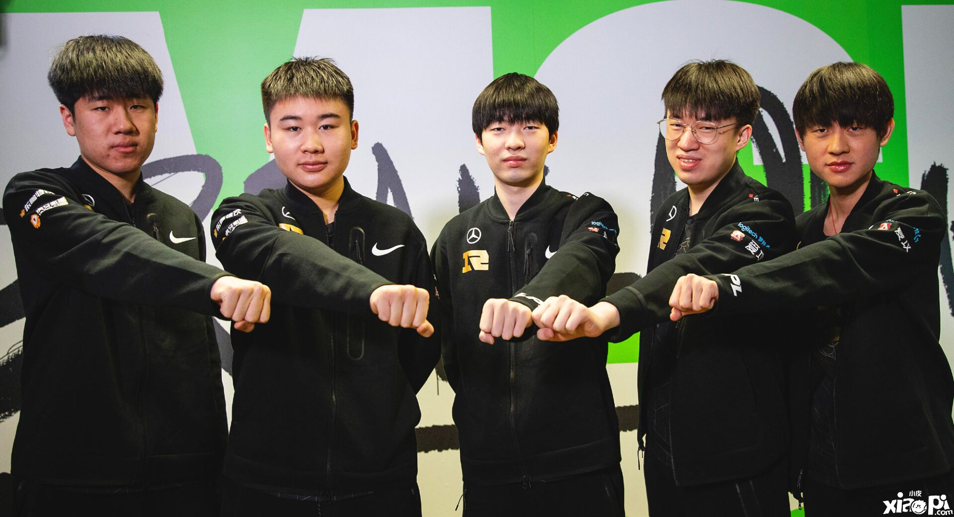 PGG教练酸了,发动态称:RNG有5个副教练,3个BP教练,7个分析师