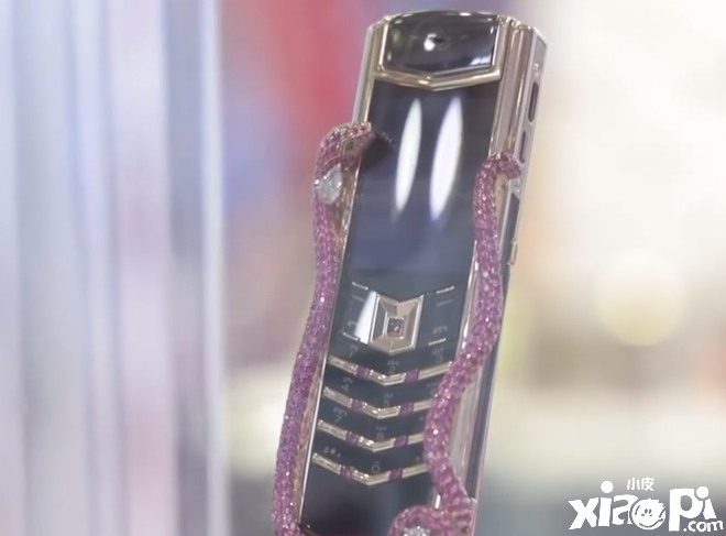 VERTU 4G眼镜蛇手机亮相 售价高达289万人民币