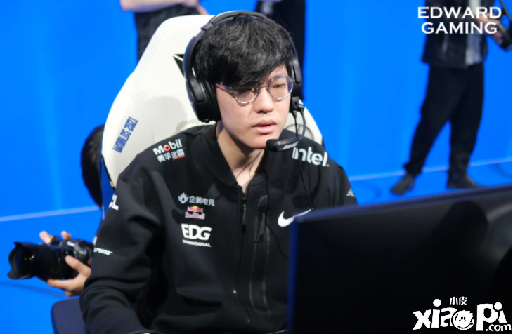 英雄联盟：【S11红黑榜】不破不立！EDG逐梦多年终夺冠