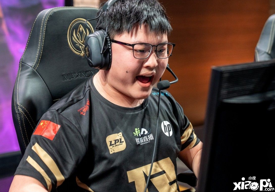 英雄联盟：UZI被父亲爆出：正在为重回职业赛场努力中！