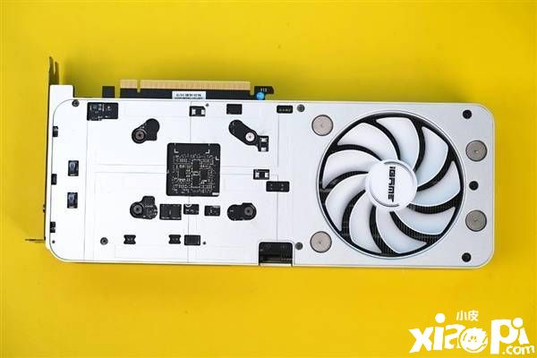 七彩虹：推出 iGame x EDG 联名显卡！