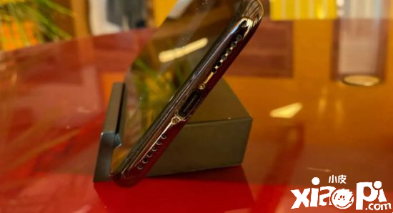 第二部成功改装USB-C的iPhone X 上部被拍出8.6万刀