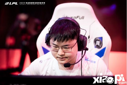 英雄联盟LPL春季赛:BLG不敌EDG,粉丝为Uzi鸣不平