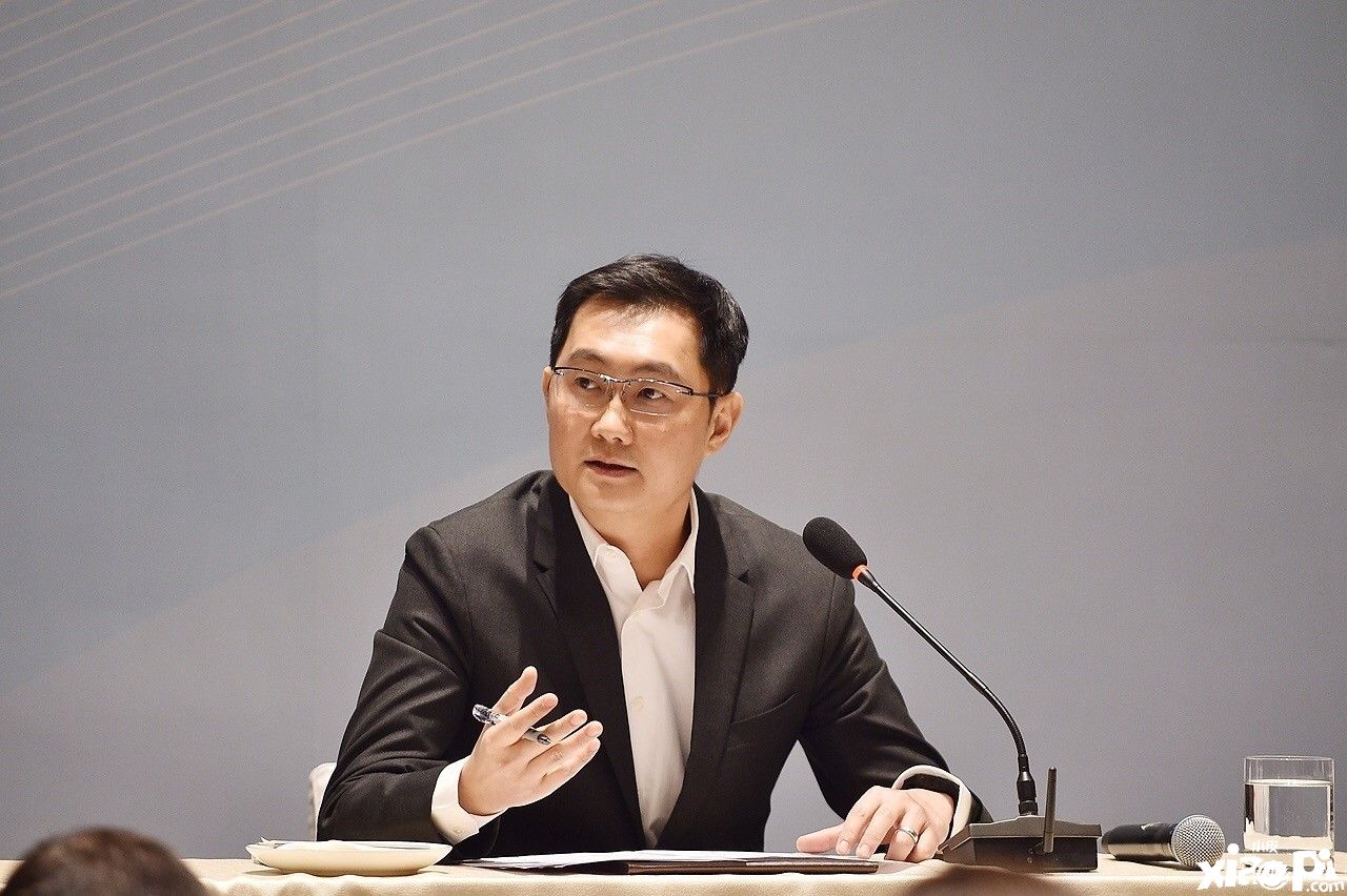马化腾开会调侃腾讯业绩，表示像自己的腰一样不那么突出了！