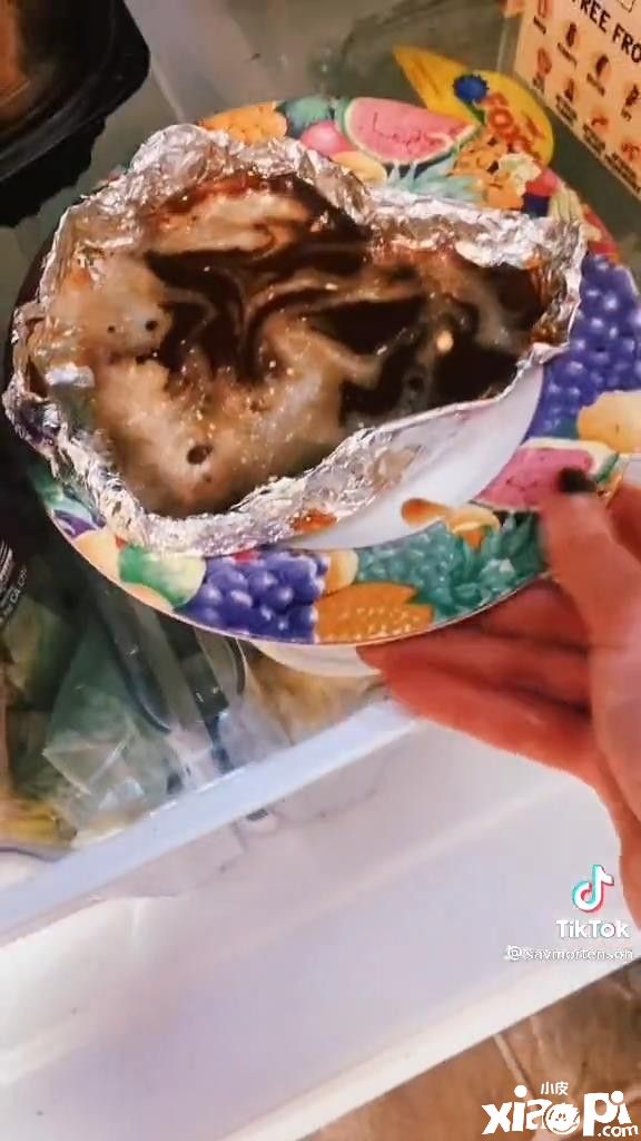 海外女主播为玩《艾尔登法环》更换硬件，竟吃了17天“被诅咒食物”来获取流量！