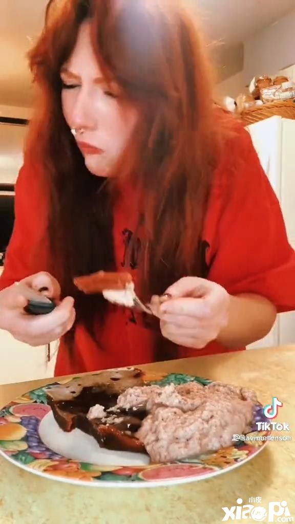 海外女主播为玩《艾尔登法环》更换硬件，竟吃了17天“被诅咒食物”来获取流量！