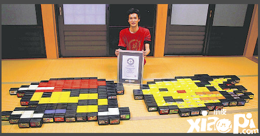 日本玩家用各种颜色FC卡打造世界最大像素画，荣获吉尼斯世界纪录！