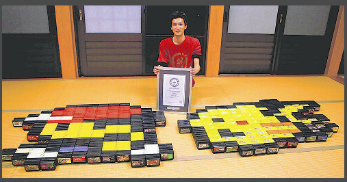 日本玩家用各种颜色FC卡打造世界最大像素画，荣获吉尼斯世界纪录！