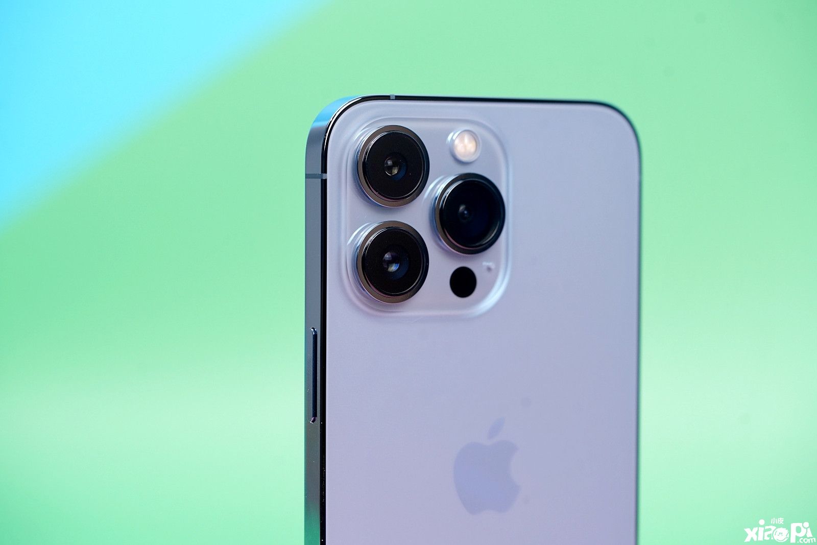 传闻苹果自研基带信号超高通，iPhone 15信号有救了！