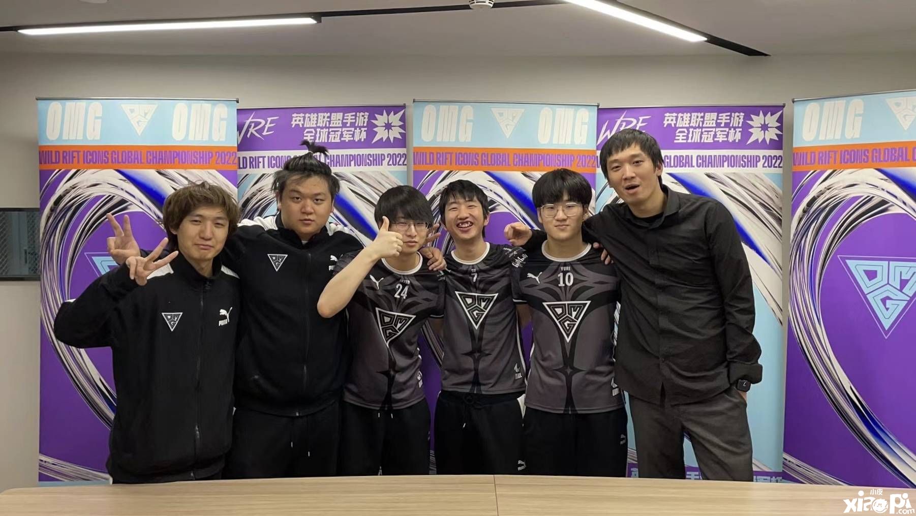 英雄联盟手游：OMG拿下全球冠军杯门票，队员赛后庆祝只吃泡面