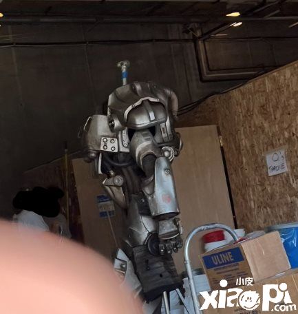 亚马逊《辐射》真人剧新片场照曝光，经典蓝色隔离服！