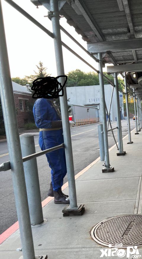 亚马逊《辐射》真人剧新片场照曝光，经典蓝色隔离服！