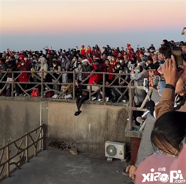 国庆节假期第三天，黄山风景区因超出承载量停止预约！