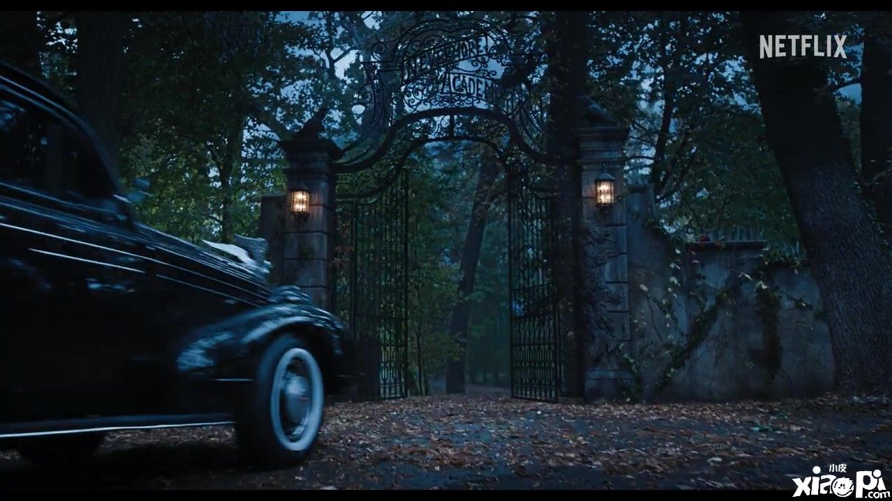 《亚当斯一家》衍生剧集《星期三》预告公布，11月23日Netflix独家播放！