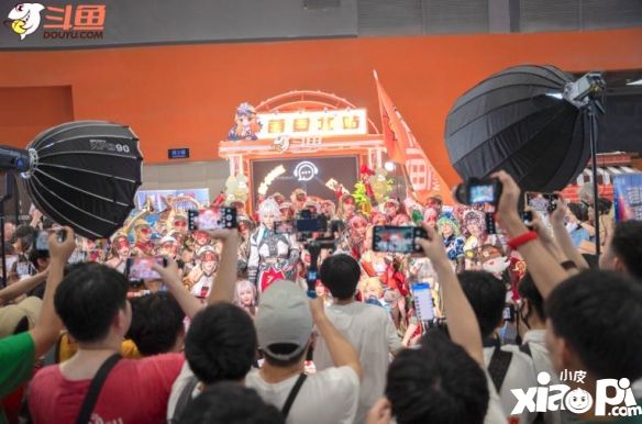 米哈游漫展miYoSummer斗鱼独家展位人气爆棚，斗鱼升级二次元及新游整合营销