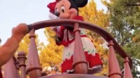 东京迪士尼米妮被“掀裙子”视频热传 运营方道歉