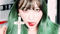 女子与小伙裸聊后命令对方网贷 纯情pk妩媚的动态图
