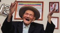 世界年龄最大男子去世 享年114岁每天喝一杯酒
