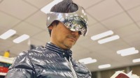 小岛收到网飞《三体》VR头显！戴着头显阅读三体原著