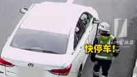电动车高速趴窝 车主不知高速拖车免费竟拒绝施救