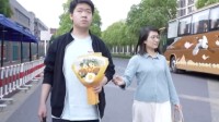 视障少年视力只有0.05 手执放大镜完成高考!
