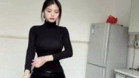 抓到了女儿和男友约会 是谁胶妻出镜的动态图
