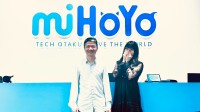 Aimer和米哈游创始人合影:大伟哥笑容满面!