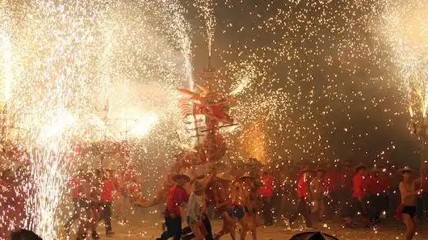 解锁中国年！外国人已快进到体验过年三件套了