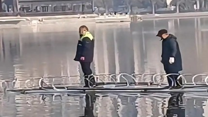 一公园往湖里“下刀片”？官方通报：防止扎堆钓鱼