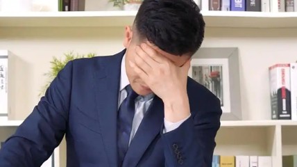 男子失控狂发190个红包？我账户里有100多万呢