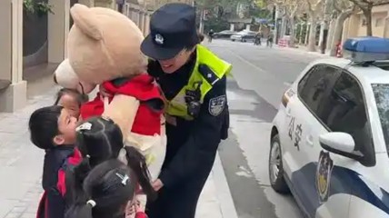 1米7的玩偶熊失踪 幼儿园报案嫌疑人：看它挺可爱