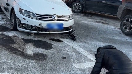 大众CC撞报废车主跪谢爱车：获赠全新探岳L一辆