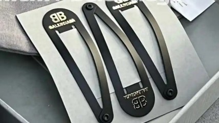 义乌商户谈巴黎世家2700元发卡 批发价每个4分到2角