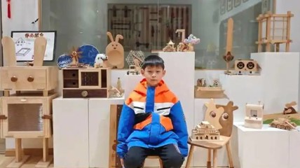 10岁男孩已有5年木工经验 网友：家具你上个链接吧