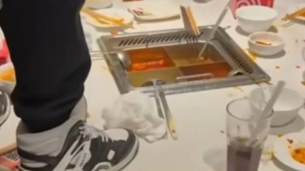 海底捞谈男子向火锅内小便：强烈谴责 餐具全部更换!