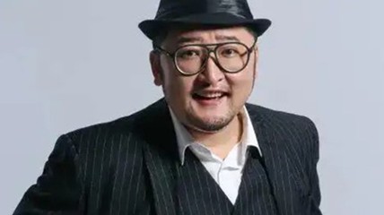 42岁热播剧演员在街头摆摊刷鞋 本人回应