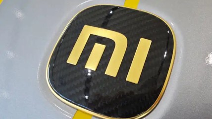 SU7Ultra车标炼出0.3克黄金登热搜 网友:就值200