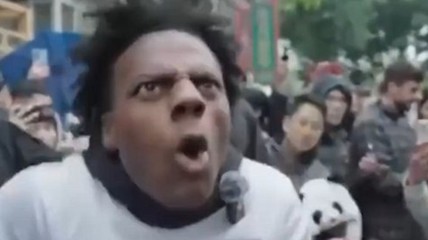 甲亢哥成都吃折耳根表情失控 直呼“好酸”