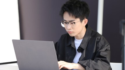 何同学删除翻车言论微博 网友纷纷玩起了“回旋镖”