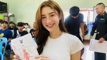 泰国征兵抽签似选美现场 有人中签晕厥 有人涨粉爆红