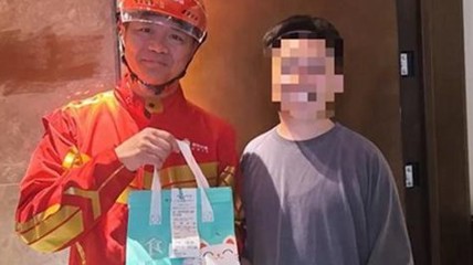 刘强东送的外卖不到27元 当事人:双手递外卖 很随和